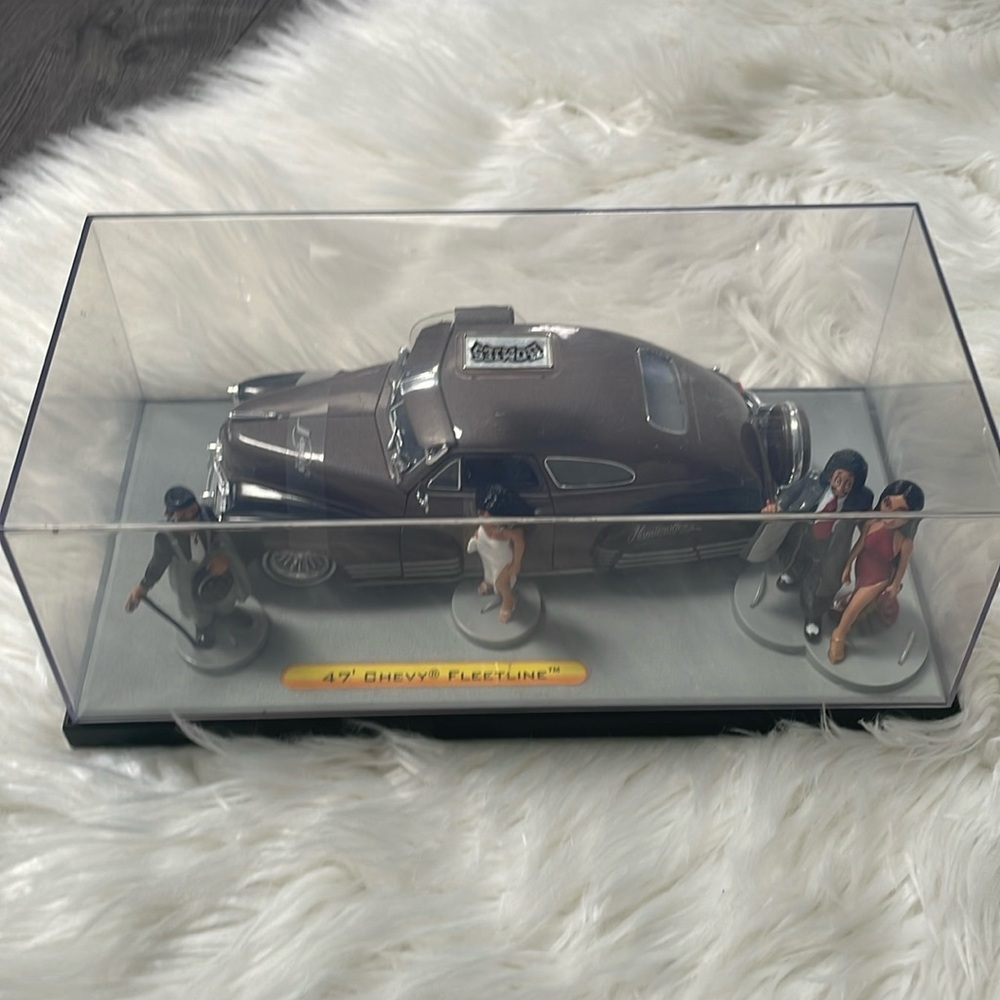 1947 Chevy Fleetline Homie Rollerz 1:24 Scale Diecast Metal Toy Car & 4 Homies